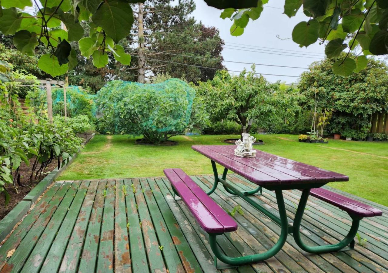 Private Single Room In A House Richmond Bagian luar foto